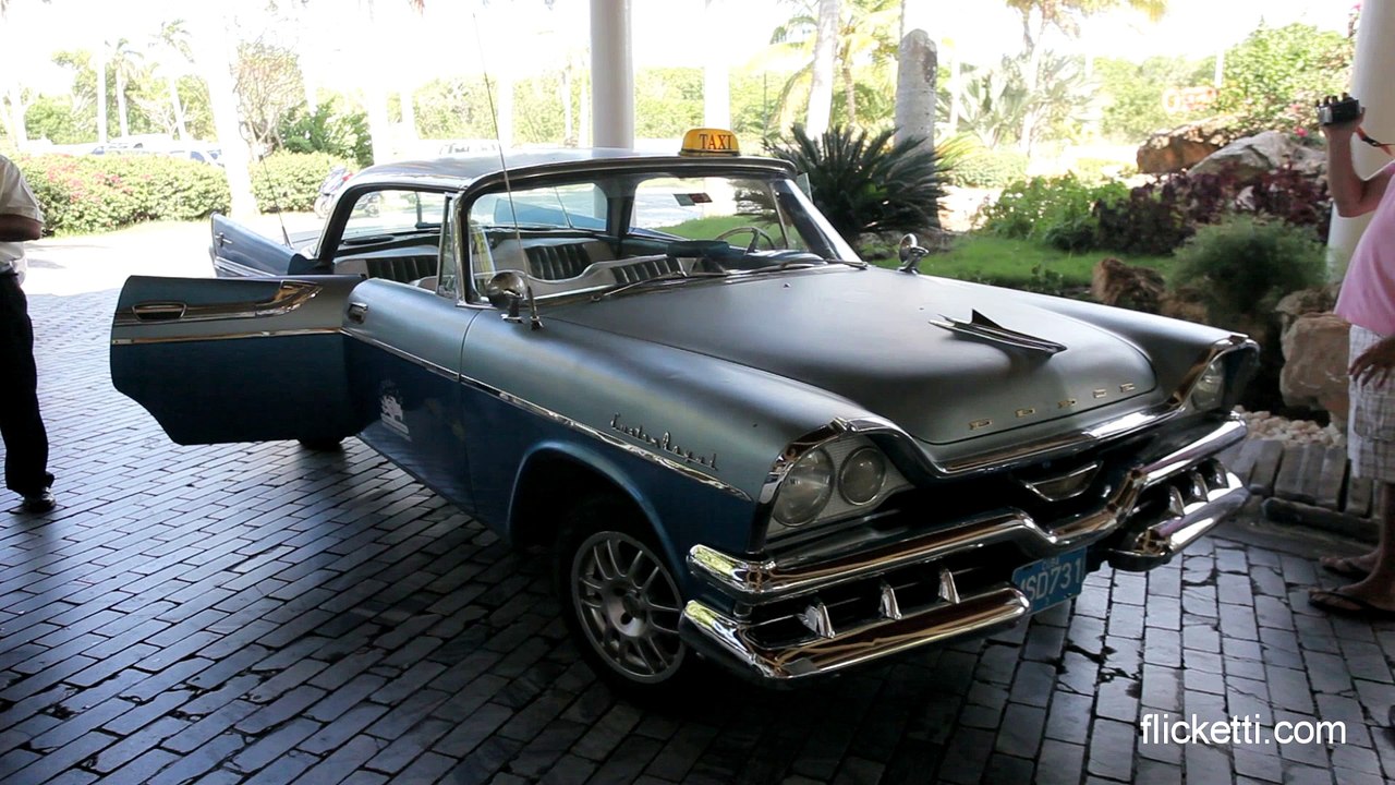 Cuban classic car taxi