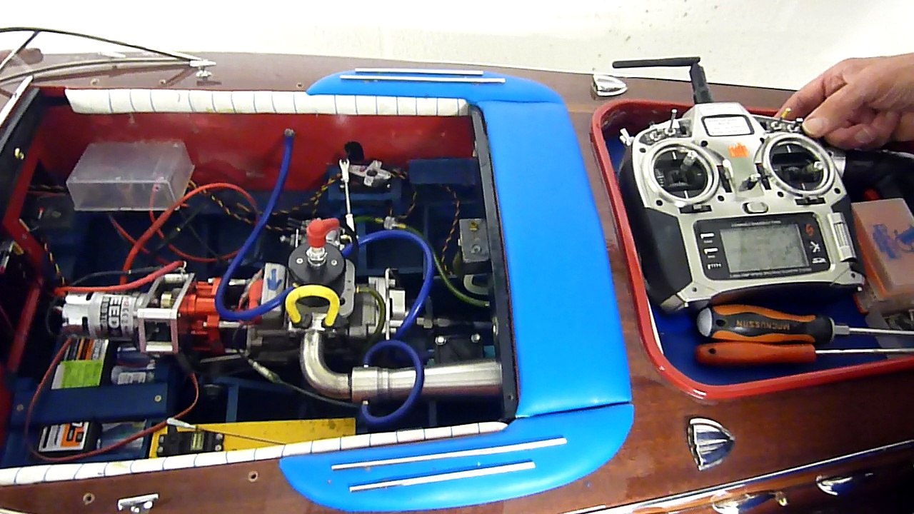 Démarreur révolutionnaire pour un démarrage à distance d'un bateau à moteur thermique.