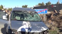 Kilis'te Motosiklet ile Hafif Ticari Araç Çarpıştı, 3 Kişi Yaralandı