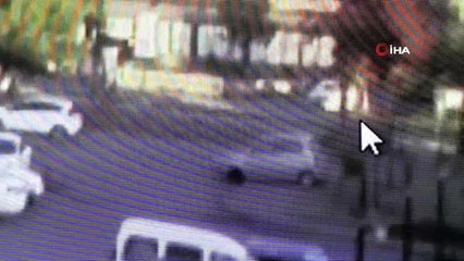 El Freni Çekilmeyen Otomobil Ana Yola Böyle Çıktı