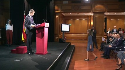 Letizia, en éxtasis viendo a su hija mayor leer el primer artículo de la Constitución