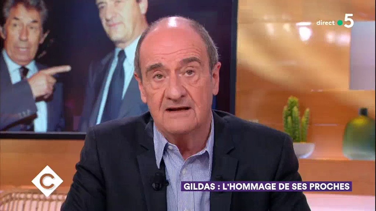 L'émotion de Pierre Lescure hier soir dans "C à vous" qui rend hommage à Philippe Gildas en direct - Regardez