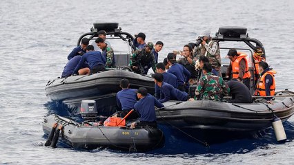 شاهد: إندونيسيا تبحث تحت الماء عن ضحايا كارثة جوية طالت نحو 200 مسافر