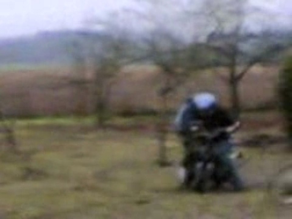 sarkozy enmene ségolene Royale en tirant leur vélo