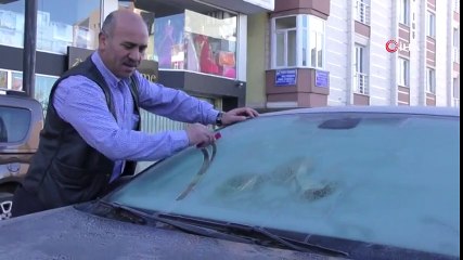 Ardahan’da Soğuk Hava Araçların Camlarında Buzlanma Oluşturdu