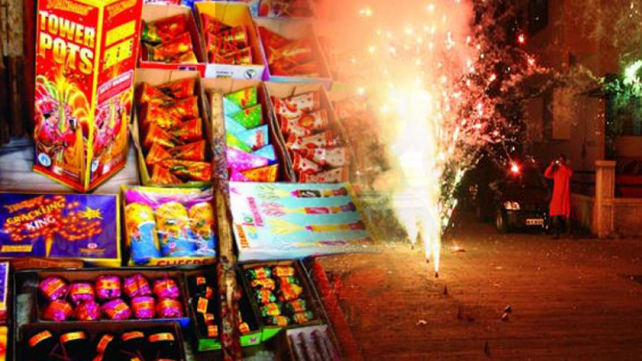 Diwali पर फोड़ सकेंगे पटाके, Supreme Court ने बदला अपना निर्देश | वनइंडिया हिंदी