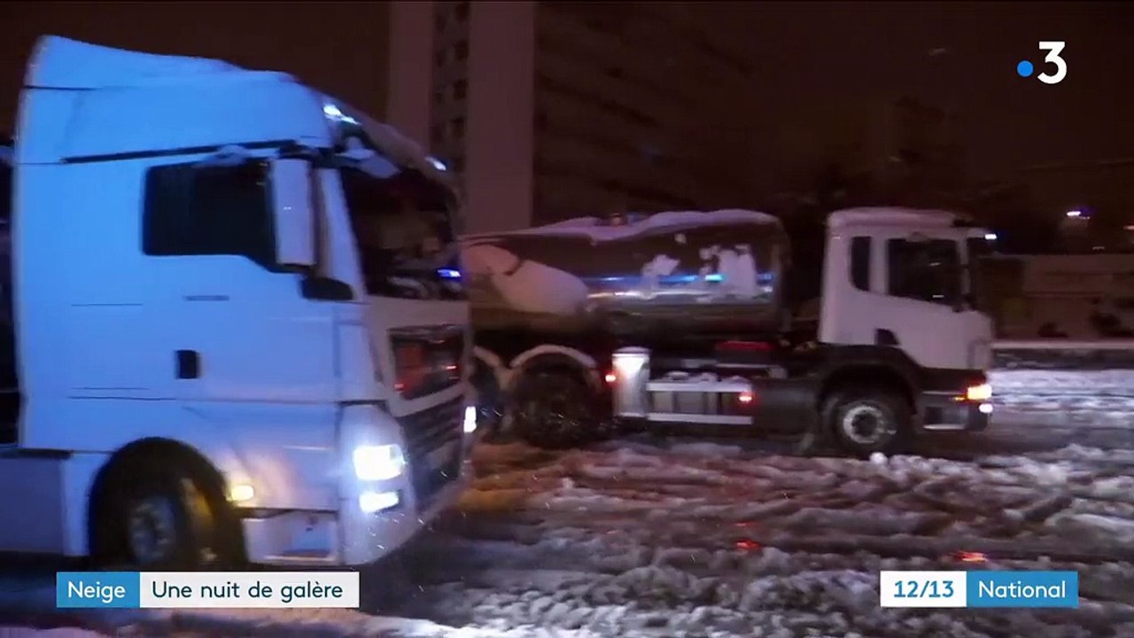 Neige : nuit de galère pour des centaines d'automobilistes