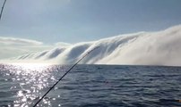 Une tempête impressionnante s'apprête à engloutir un pêcheur.... Flippant !