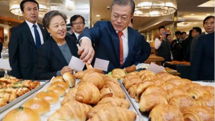 문재인 대통령, 군산 유명 빵집 방문..."친구값 하겠다" / YTN