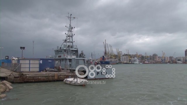 Ora News - Nisën stuhitë e dimrit, moti i keq paralizon portet, probleme në rrugë