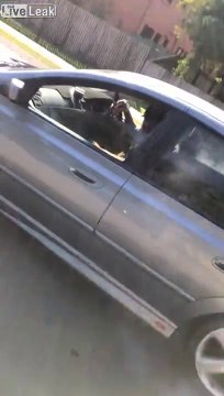 Il se prend pour Vin Diesel... juste devant POLICE !! raté