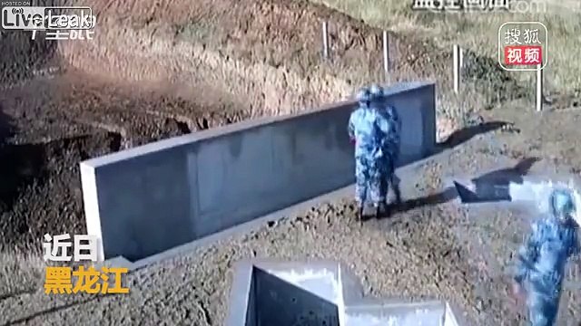 Ce soldat rate le lancer d'une grenade... Il échappe à l'explosion de peu !