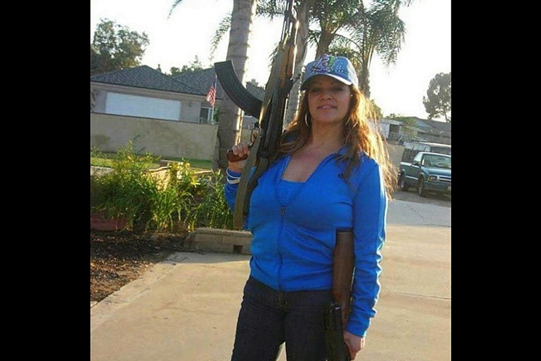 Aparece supuesta foto inedita de Jenny Rivera con cuernos de Chivo