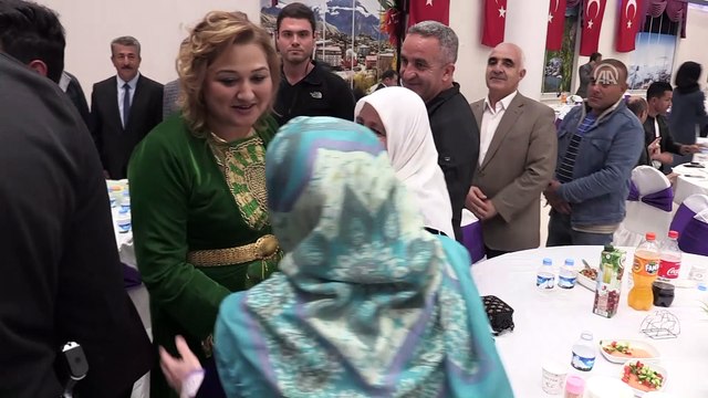 Vali Toprak'a halaylı veda gecesi - HAKKARİ