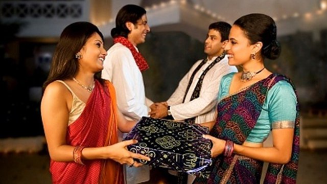 Diwali: Gifts to Avoid | इस दिवाली भूल कर भी न दें ये तोहफें, हो सकता है अशुभ | Boldsky