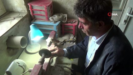 Ustası Kehribar taşının incelikleri ve yapısını anlattı