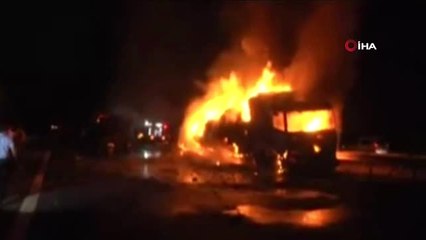 İran'dan Almanya'ya Giden Kan Torbası Yüklü Tır Alev Alev Yandı