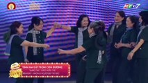 Kiều Minh Tuấn lộ rõ sự yêu thích khi nghe tiếng hát của nhóm -8 người đẹp Tây Đô- - Kênh Tin Tức Giải Trí Hàng Đầu Việt Nam