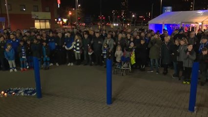 Fans Leicester Berkumpul Dan Memberi Penghormatan Untuk Vichai Srivaddhanaprabha