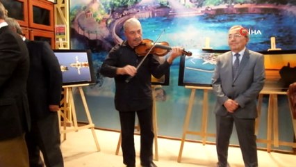 Fotoğraf sergisi Ara Güler’in sevdiği türkü ile açıldı