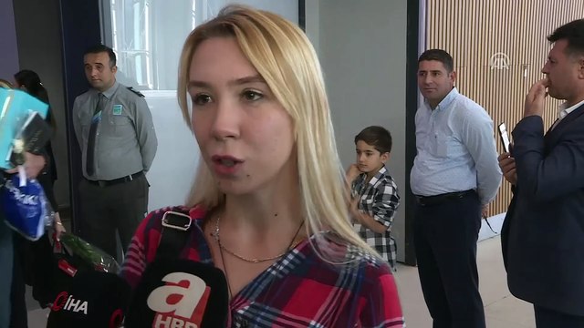 İstanbul Havalimanı'na gelen ilk tarifeli uçaktaki yolcular mutlu - İSTANBUL