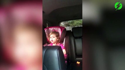 Cette fillette est la plus jeune fan de Queen connait les paroles par cœur...