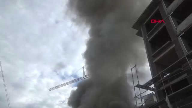 Çanakkale İnşaat İşçilerinin Kaldığı Prefabrik Yatakhaneler Yandı