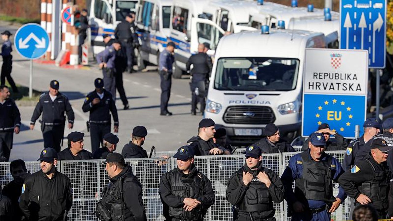 Concern for migrants as tensions rise and temperatures plunge on Bosnia-Croatia border