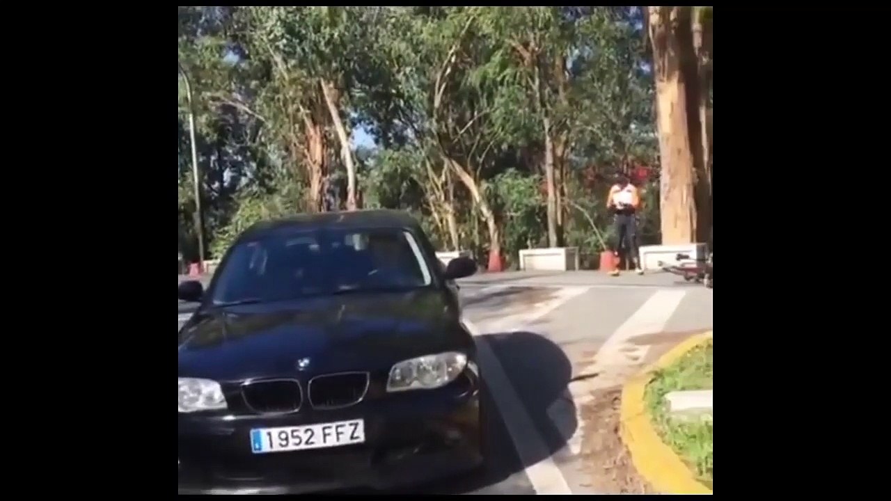 Un chauffeur de camion devient fou et attaque 2 cyclistes au marteau !