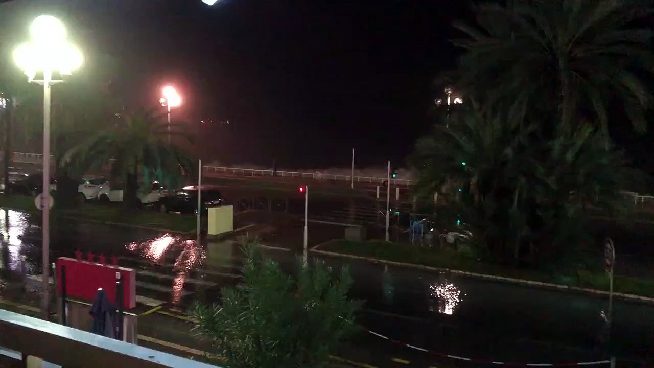 Nice : un homme, imprudent, se fait emporter par une vague !