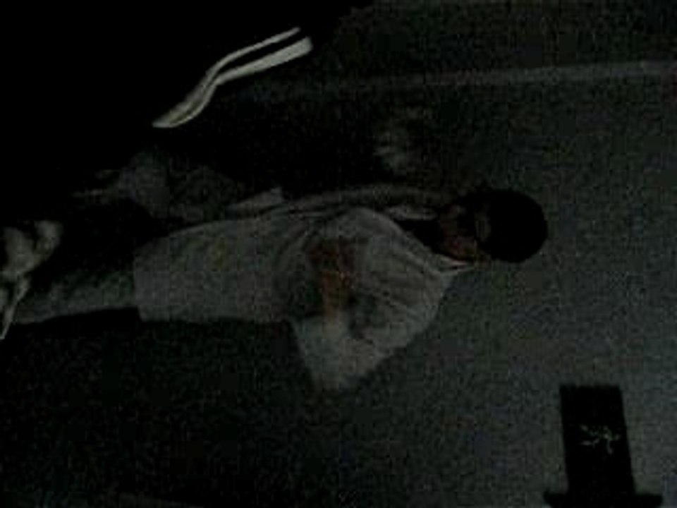 tck tecktonik!! mathieu en mode dance electro ds les couloir