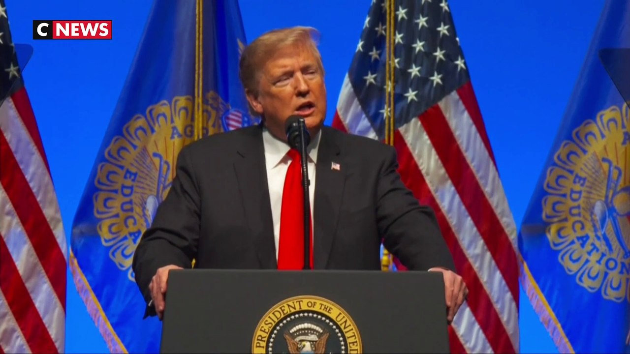 Fakes news : un kiosque avec de faux journaux à New York