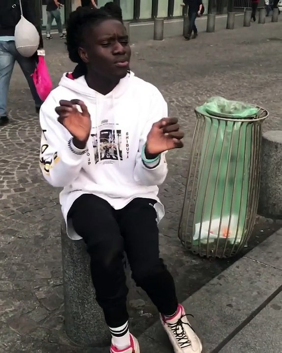 Paris  : le superbe moonwalk de Salif Gueye fait le buzz