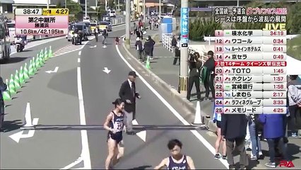 Blessée, lathlète Rei Lida termine un marathon à 4 pattes