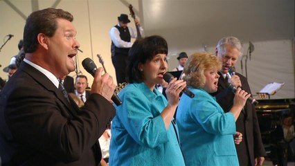 Bill & Gloria Gaither - When He Calls I'll Fly Away (Live)