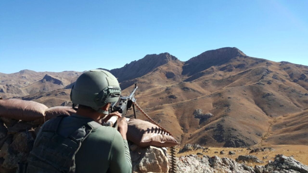 Karakola Taciz Ateşi Açan Terör Örgütüne Karşılık Verildi