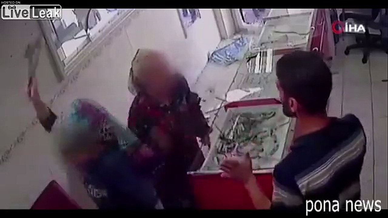 Vengeance d'une ex : elle détruit au marteau l...
