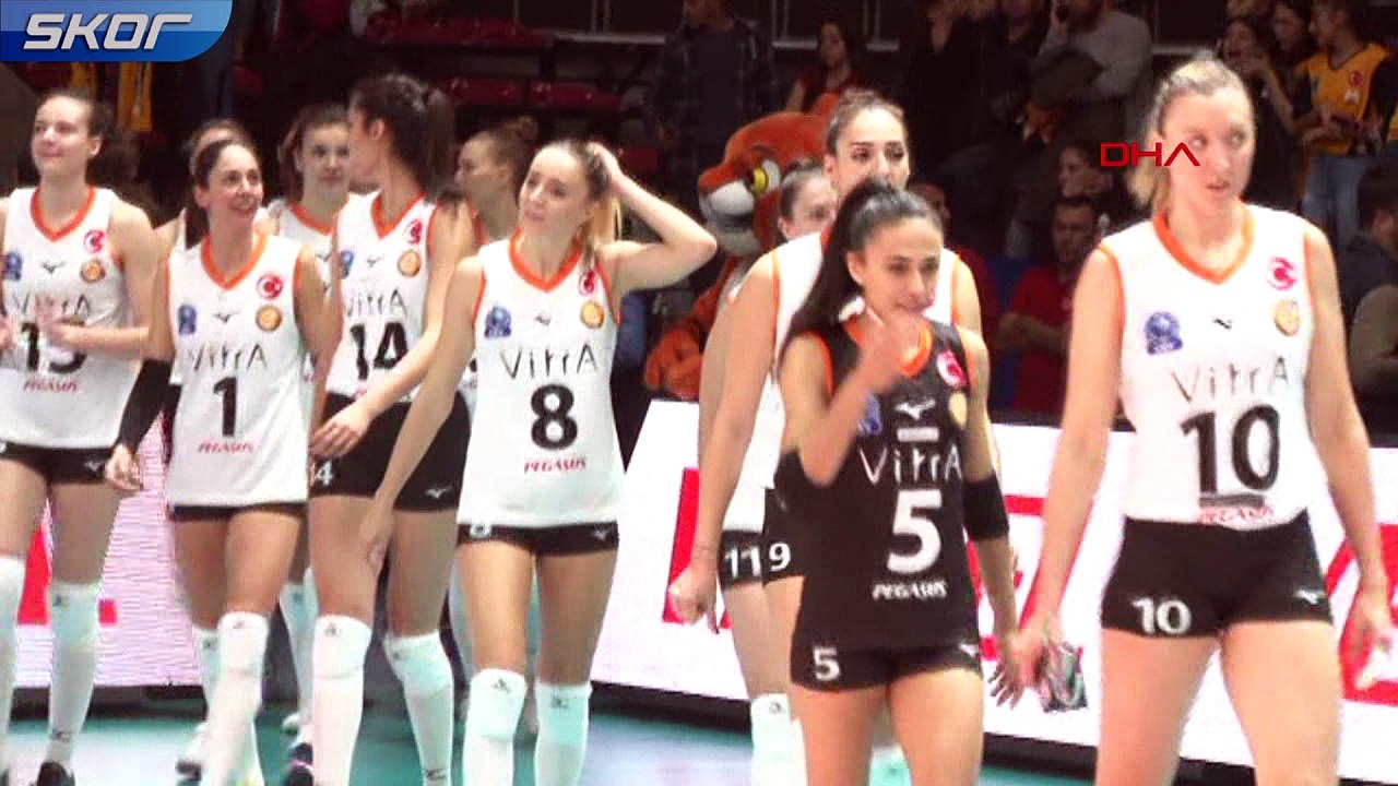 Şampiyon Eczacıbaşı VitrA kupasını aldı