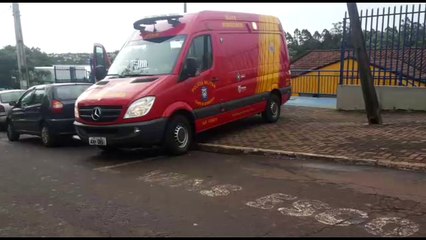 Criança escorrega e bate cabeça no chão em CMEI