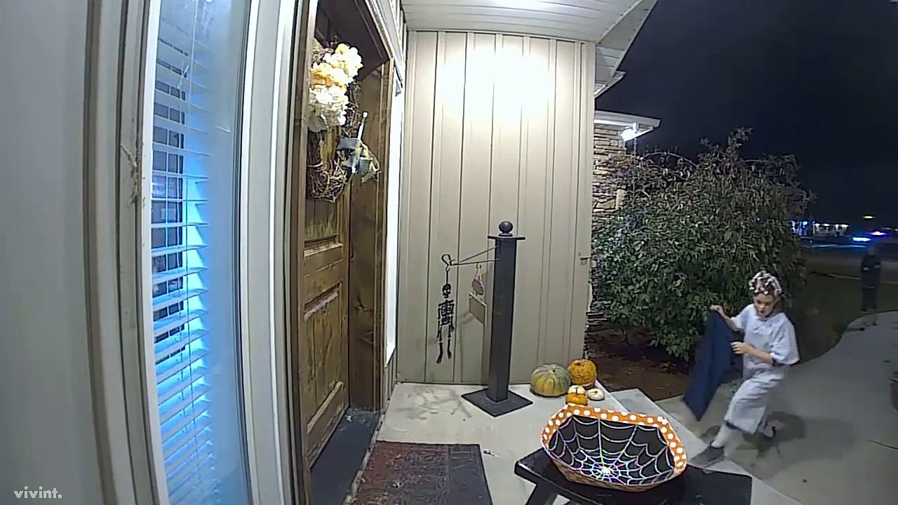 Le geste incroyable d'un enfant à Halloween !