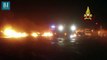 حريق ضخم يلتهم سيارات فخمة في ميناء إيطالي قبل وصولها للدول العربية