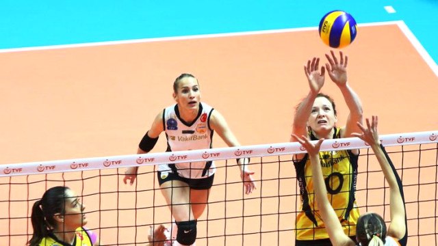 Eczacıbaşı Vitra, Vakıfbank'ı 3-1 Yenerek Şampiyonlar Kupasının Sahibi Oldu
