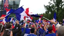 Les Bleus - French fans sing loudly