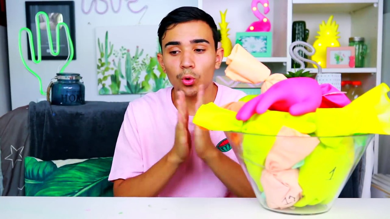 JE FAIS DU SLIME AVEC DES GANTS !! JustJonathan