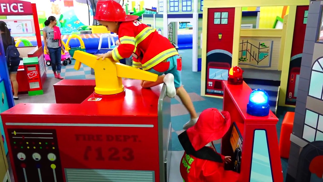 Vlad pretend play cooks at indoor playground