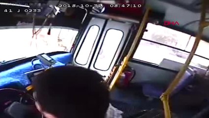 Kocaeli Otobüse Giren Köpek Yolcuları Korkuttu