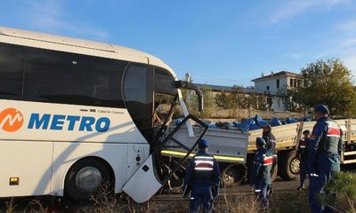Tosya’da Metro Turizm'e ait otobüs yaptı