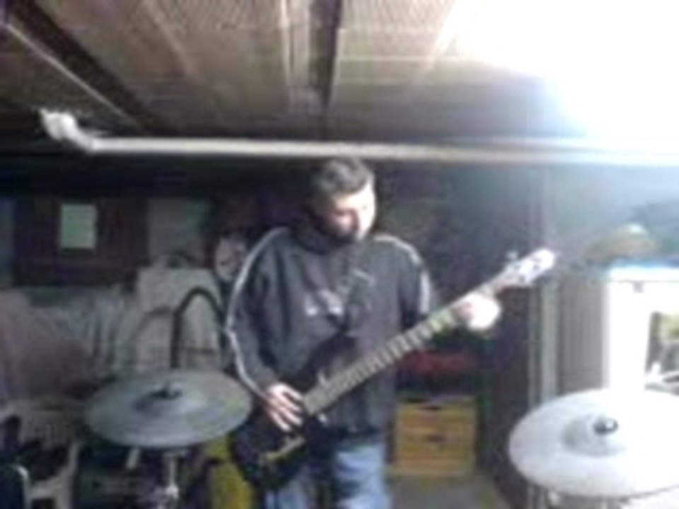 GODSMACK_keep away par moi a la basse