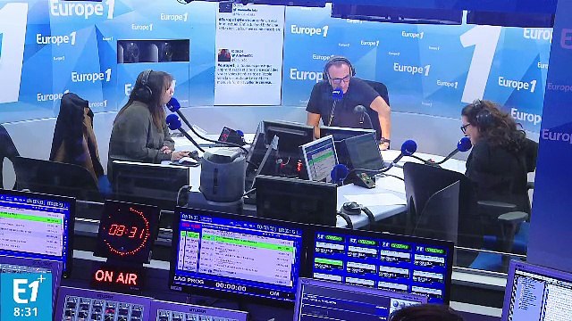 À la Une de la presse : Emmanuel Macron se fait des cheveux blancs tandis que Marlène Schiappa fait don des siens