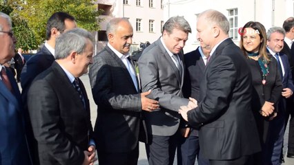 Vali Ceylan'ı uğurlamak için uzun kuyruklar oluştu